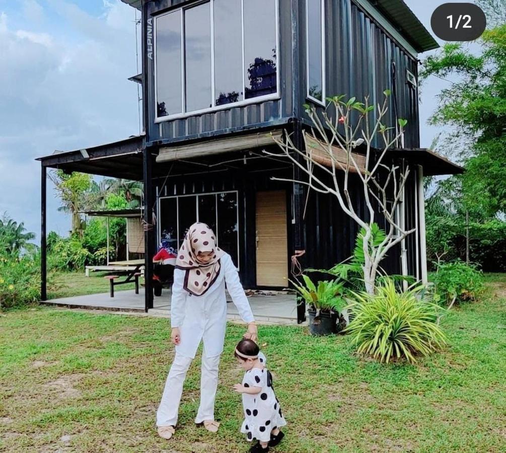 Hasina Resort @Sedili Kampong Bukit Lintang Exterior foto