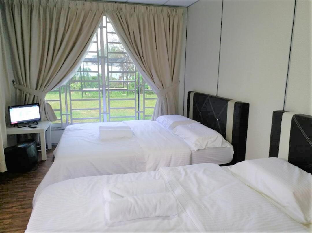 Hasina Resort @Sedili Kampong Bukit Lintang Exterior foto