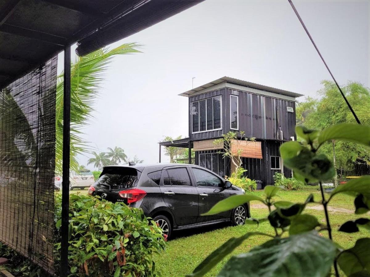 Hasina Resort @Sedili Kampong Bukit Lintang Exterior foto