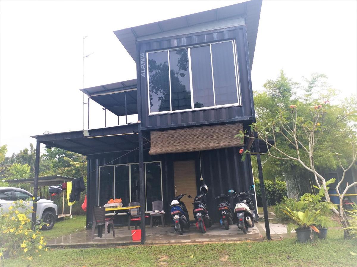 Hasina Resort @Sedili Kampong Bukit Lintang Exterior foto